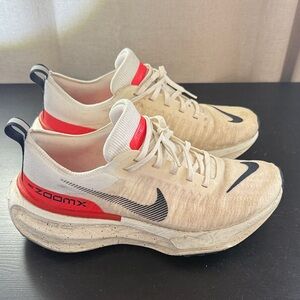 Nike invincible run 03 with flying and Zoom X